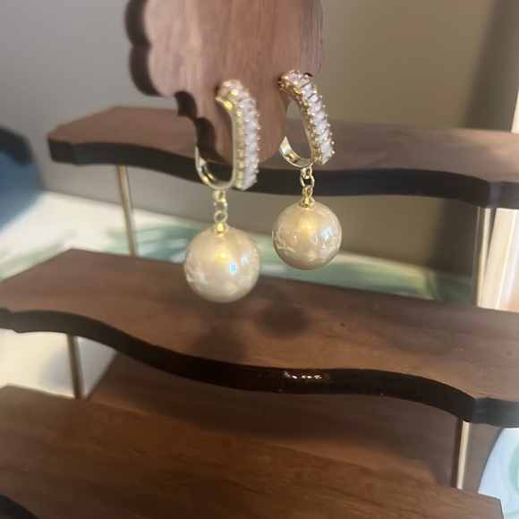 Sterling Silver Zircon Circle Pearl Earrings - Picture 3 of 6